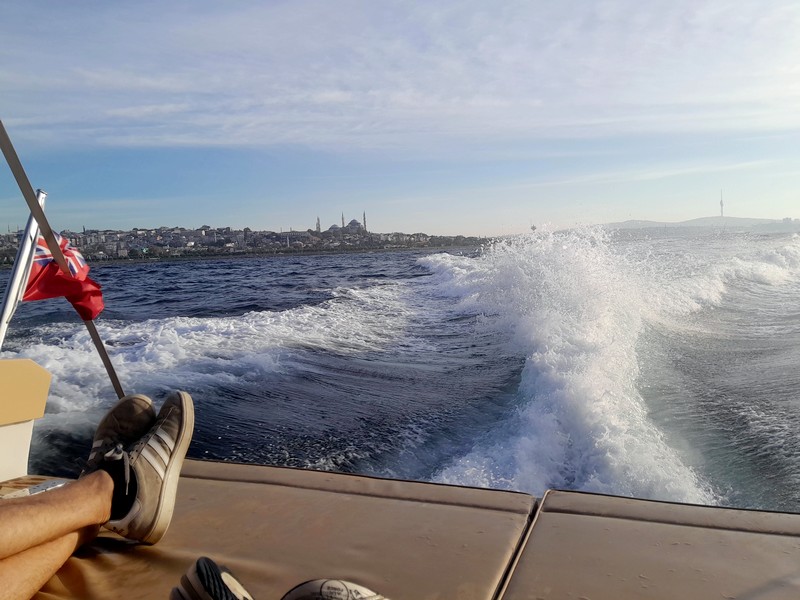 A fond sur le Bosphore