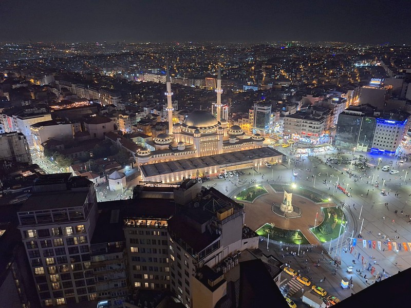 Vue sur Istanbul depuis l'hôtel dans lequel Ardic nous a généreusement offert des suites